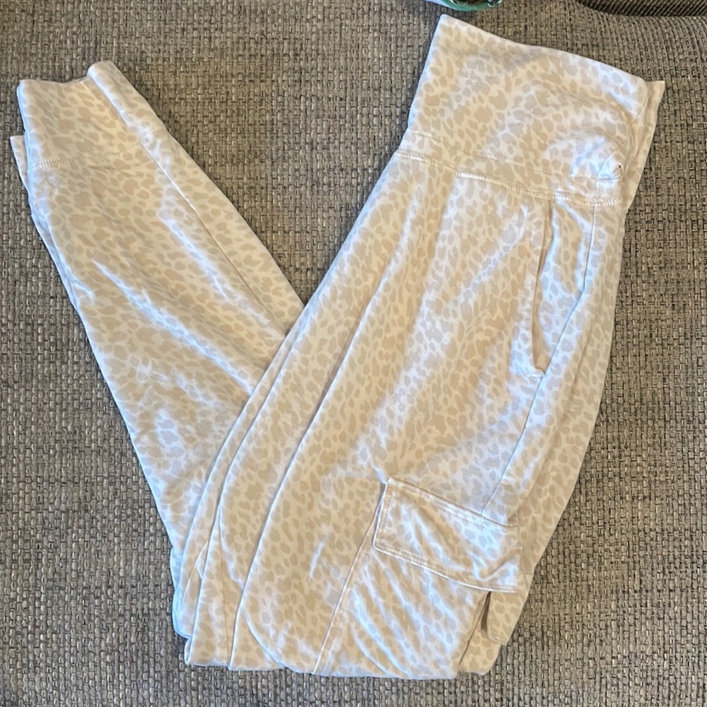 Old navy womens joggers cheetah